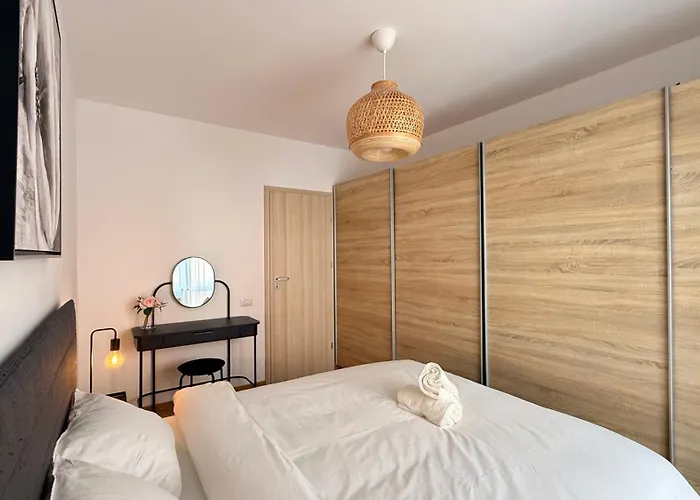 Isg - Near Carol Park & Unirii Area - Rh Living Бухарест